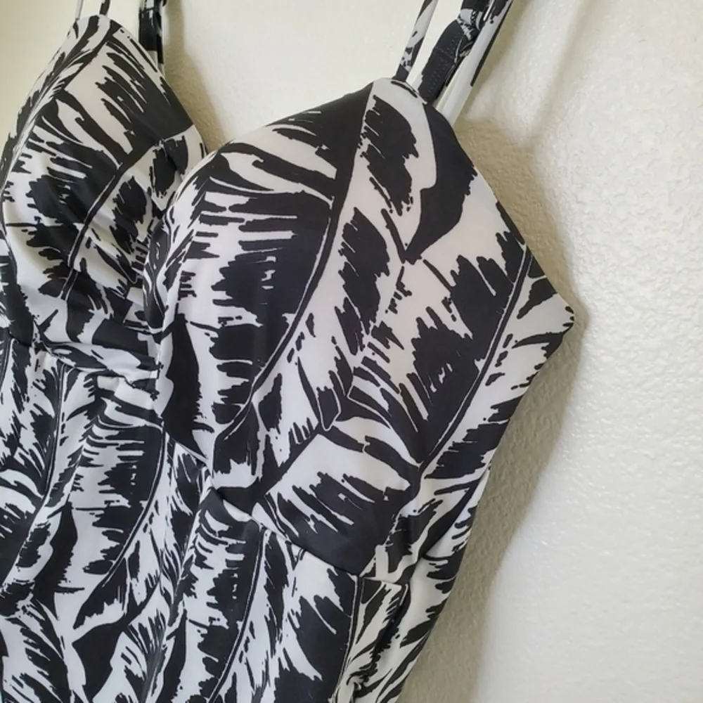 44DDD Lane Bryant Cacique Women's Relaxed Fit Swim‎ Top Underwire Bra Tankini